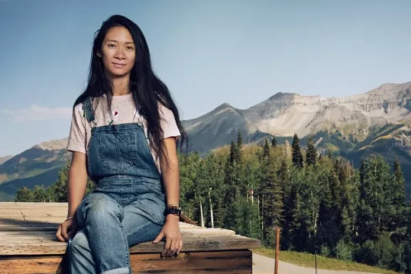 Chloé Zhao’s ‘Hamnet’ Stuns at Premiere, Chinese-Born Director Poised to Rewrite Oscar History
