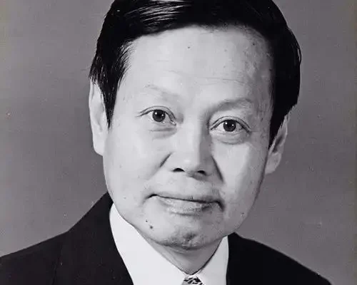A Life Adrift, a Heart Returned — Remembering Yang Chen-Ning